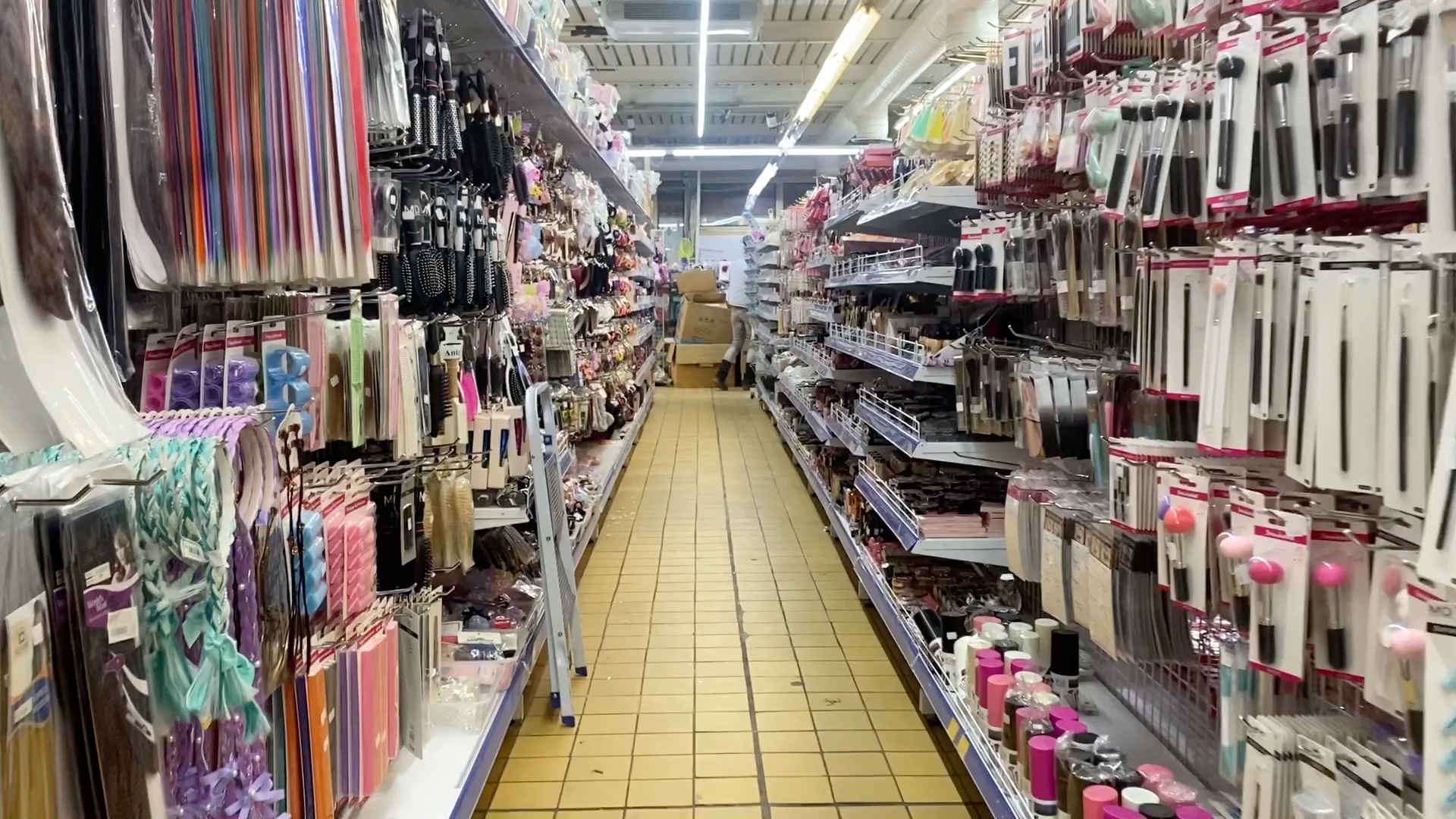 探访匈牙利最全面的中国日用品百货店